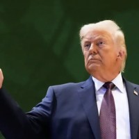 ترامب يلوّح بالقوة تجاه إيران ويكشف تحركات عسكرية واسعة ورسائل حاسمة في ملفات دولية ساخنة