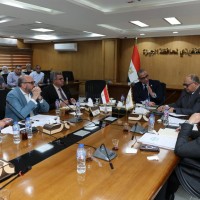 محافظ الجيزة في لقاء ”المكاشفة” مع النواب: نقلة نوعية بمستوى النظافة وأسواق حضارية ومستشفيات جديدة لدعم المواطن