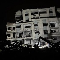 كارثة إنسانية في غزة.. استشهاد وإصابة العشرات إثر انهيار بناية سكنية متضررة فوق رؤوس النازحين