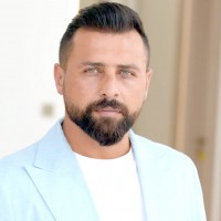 احتفالاً بـعيد التحرير الأول لسوريا.. النجم ريتشارد يطلق أغنية ”نيالا”