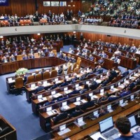 في تحدٍ صارخ للمقدسات.. الاحتلال يمهد الطريق لمنع رفع الأذان بالقدس والضفة