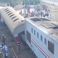 إصابة 14 شخصاً في خروج عربة قطار عن القضبان بمحطة محلة روح بالغربية