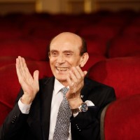 نقيب الممثلين المصريين ينفي شائعة وفاة الفنان محمد صبحي ويكشف تطورات حالته الصحية