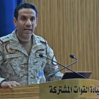 تحالف دعم الشرعية والخارجية السعودية يردان بحزم على ”حظر” الحوثي.. وتأكيد دولي على حماية باب المندب