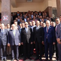 وزير العدل يتفقد محكمة البحر الاحمر الابتدائية ويلقي القضاة والموظفين