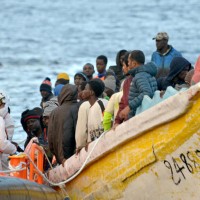 مأساة في المتوسط.. إنقاذ 50 مهاجراً وانتشال 7 جثث قبالة السواحل الليبية