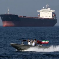 زلزال في مضيق هرمز.. الحصار الأمريكي يدخل حيز التنفيذ والنفط يشتعل فوق حاجز الـ 100 دولار