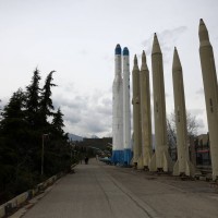 طهران تفاجئ واشنطن وتتجاوز التوقعات.. تقارير استخباراتية تكشف خطة إيران السريعة لإعادة تسليح ”المسيّرات” و”الصواريخ” بدعم روسي صيني