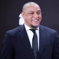 حقيقة اعتناق روبرتو كارلوس الإسلام.. النجم البرازيلي ينهي الجدل ويكشف التفاصيل