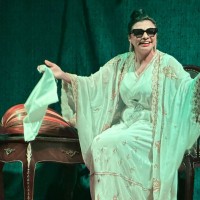 مسرحية ”الست”| أداء رحاب مطاوع يثير جدلا حادا.. البعض وصفها: عبقرية.. وآخرون: مغامرة خطرة