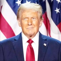 ترامب يحذر طهران من فرض رسوم بمضيق هرمز