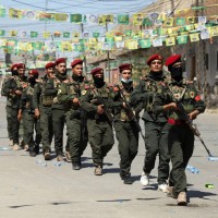 توتر متصاعد في دير الزور.. حملة دهم واعتقالات لـ”قسد” تشعل الغضب الشعبي والتحالف يشارك بالمروحيات