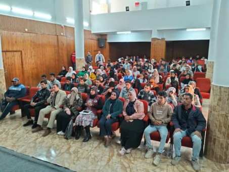 الشباب والرياضة تواصل حملة تعزيز المشاركة السياسية للشباب في انتخابات الرئاسة ٢٠٢٤ من خلال اللقاءات التوعوية بمطروح