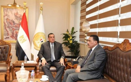 وزير التنمية المحلية يتابع مع محافظ مطروح الموقف التنفيذي للمشروعات القومية والخدمية في كافة القطاعات