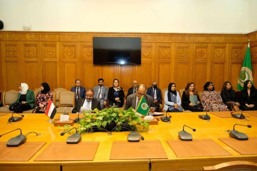 «اليمن» توقع اتفاقية تنظيم نقل البضائع على الطرق البرية بين الدول العربية