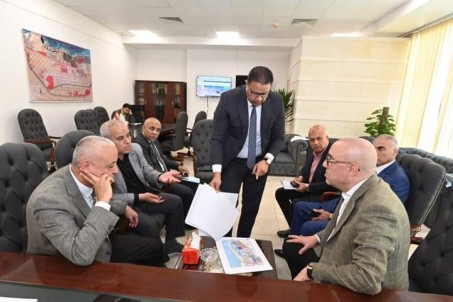 وزير الإسكان يعقد اجتماعا بمقر جهاز مدينة العلمين الجديدة لمتابعة تقدم الأعمال بالمشروعات الجارى تنفيذها بالمدينة