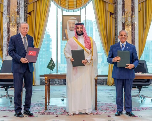 قمة مكة: السعودية وتركيا وباكستان توقعان ”اتفاقية دفاع مشترك” تاريخية للردع العسكري