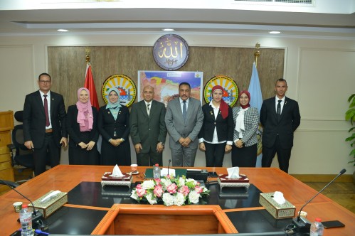 محافظ مطروح يلتقي خريجى   الدفعة الأولى من المبادرة  الرئاسية ألف معلم