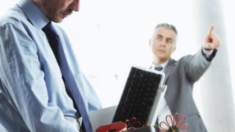 نصيحة لكل عامل.. كيف تتصرف إذا مُنعت من الدخول إلى مقر عملك؟