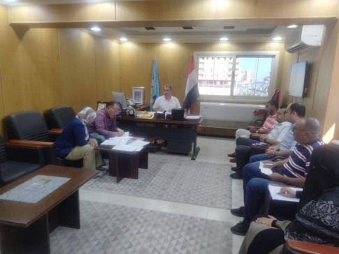 وكيل وزارة الصحة بمطروح يجتمع بفريق الطب الوقائي بالمديرية 