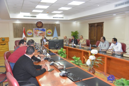 محافظ مطروح يتابع جهود خفض منسوب مياه الصرف الزراعى بواحة سيوة  