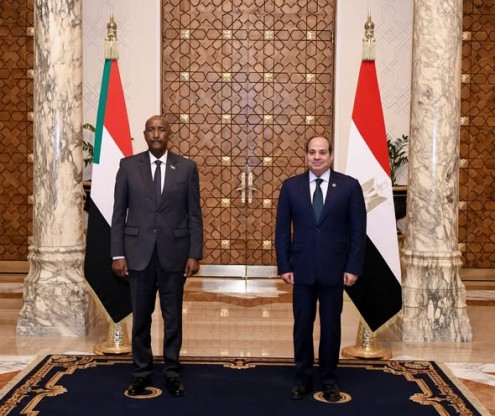 الرئيس السيسي يستقبل البرهان بالقاهرة لبحث تسوية الأزمة السودانية وتعزيز التعاون الثنائي