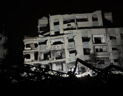 كارثة إنسانية في غزة.. استشهاد وإصابة العشرات إثر انهيار بناية سكنية متضررة فوق رؤوس النازحين
