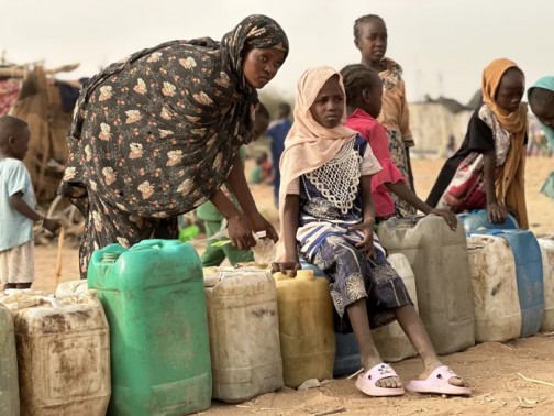 أزمة إنسانية غير مسبوقة تعصف بالسودان: 33 مليون شخص بحاجة للإغاثة وانهيار شبه كامل للقطاع الصحي
