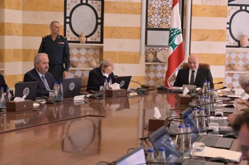 انسحاب وزراء حزب الله وحركة أمل من جلسة الحكومة اللبنانية لبحث خطة حصر السلاح