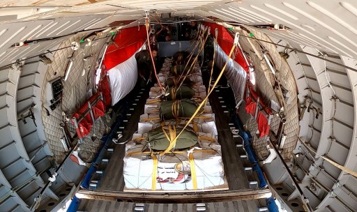 مصر تواصل إسقاط المساعدات الجوية على غزة تنفيذًا لتوجيهات الرئيس السيسي