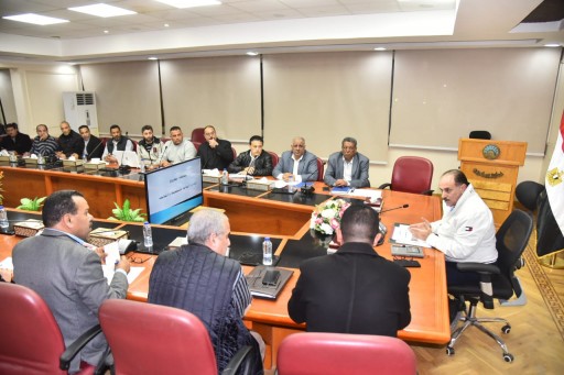 سكرتير عام مطروح يتابع  تنفيذ مشروعات الخطة الاستثمارية والإسراع بنسب التنفيذ وتيسير الإجراءات