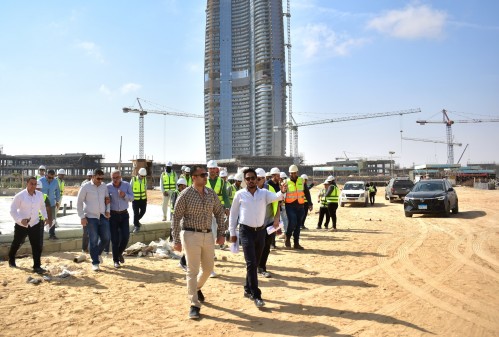 ”رئيس جهاز مدينة العلمين الجديدة يتفقد مشروع بحيرات الداون تاون وكوبري تقاطع طريق C19”