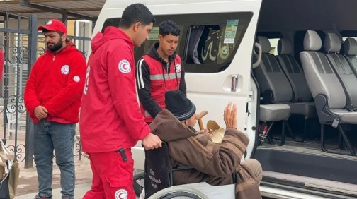 معبر رفح يواصل استقبال العائدين إلى غزة وتكثيف الجهود الإنسانية وسط تحديات الحركة والسفر