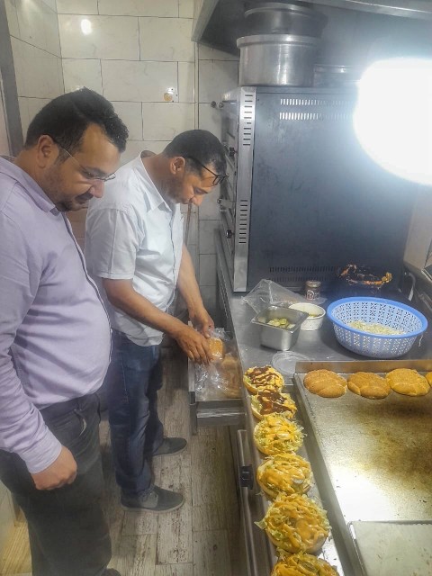 حملات مكثفة لمديرية الصحة بمطروح علي محال بيع السلع الغذائية