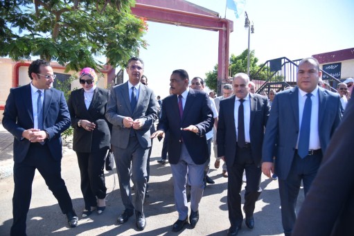 وزير التموين بتفقد عدد من المشروعات الإنتاجية  والخدمات والمبادرات التموينية بمطروح