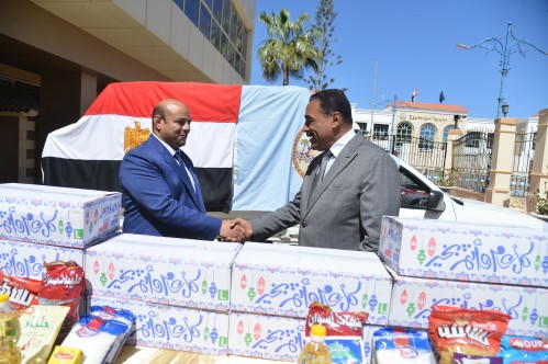 محافظ مطروح يستقبل قافلة هدايا المواد الغذائية المهداة من مؤسسة نيو إيجبت الخيرية
