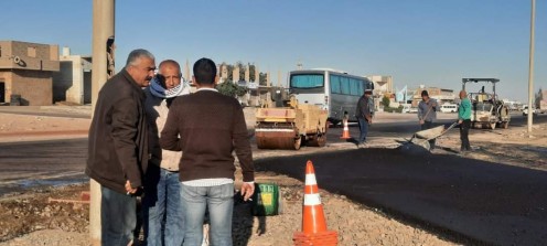 رئيس غارب يتابع اعمال رصف الطرق بتقاسيم المدينة وساحة الانتظار  