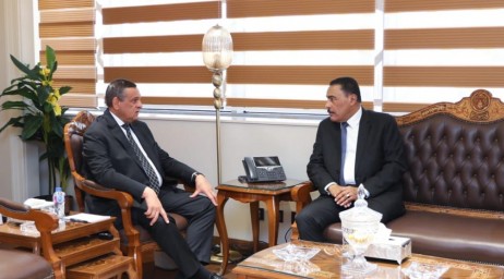 وزير التنمية المحلية يستقبل محافظ مطروح  لمتابعة موقف تنفيذ  المشروعات التنموية والملفات الخدمية علي أرض المحافظة