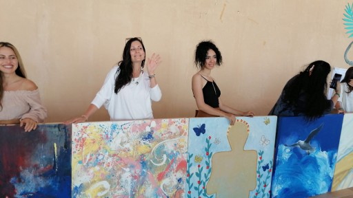 فنانات العالم تحتفل” ”بجدارية الحب السلام”في احتفالات اليوم العالمي للمرأة بشواطي الغردقة