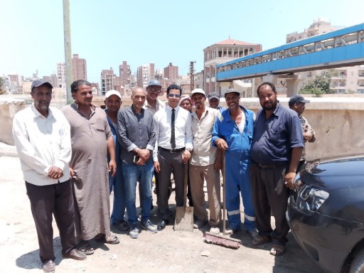 نائب محافظ مطروح يتابع جهود قطاع النظافة في رفع تراكمات عزبة السلام ونقطة مخلفات السيدة عائشة