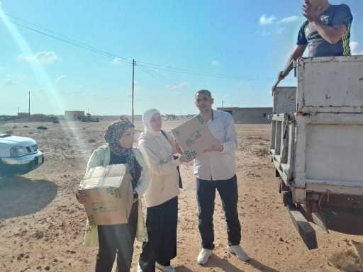 وصول الدعم لمتضررى المناطق  المتاثره بالسيول التي تعرضت لها مطروح نهاية الأسبوع الماضى 