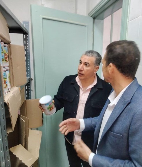 وكيل وزارة الصحة يقوم  بالمرور ومتابعة تقديم الخدمات الصحية بإحدى وحدات التطوير بوحدة اغورمى الصحية التابعة للإدارة الصحية بسيوة .