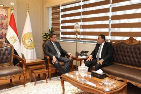 وزير التنمية المحلية يلتقى محافظ مطروح لمتابعة عدد من الملفات الخدمية للمواطنين