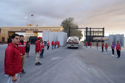 أضخم تحرك إنساني منذ شهور.. 400 شاحنة تغادر رفح نحو غزة