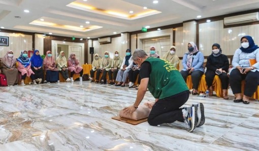 «سلمان للإغاثة» يختتم مشروع تدريبي للإسعافات الأولية المتقدمة في إندونيسيا