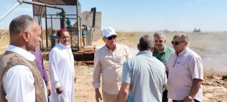 رئيس شركة مياه مطروح في زيارة تفقدية لاختيار موقع محطة ازالة الحديد والمنجنيز الجديدة بقرية الجارة بسيوة