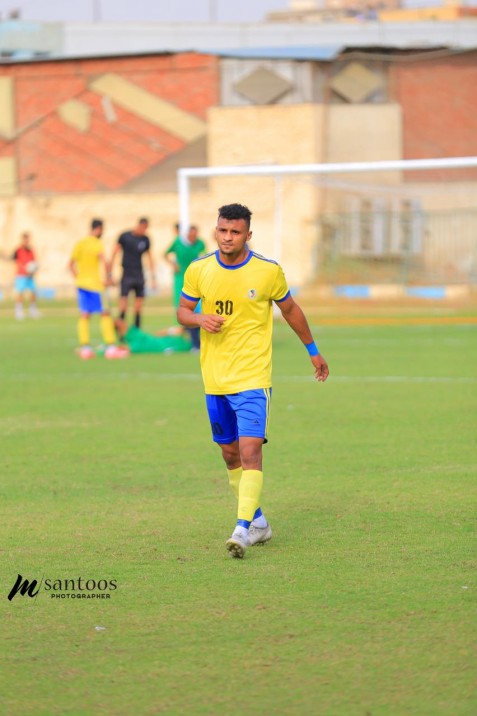 نجم صاعد بدورى كرة القدم المصرى شبيه احمد الكأس