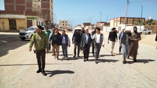 السكرتير المساعد لمطروح يتفقد  أعمال التطوير حى الشروق بالكيلو ٧ ومدخل المدينة من أعمال بنية تحتية