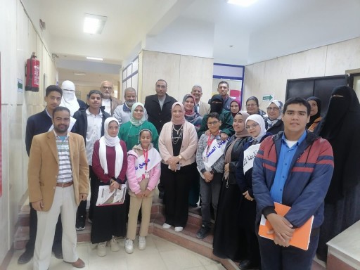 وكيل وزارة  تعليم مطروح تتابع فعاليات مسابقة مناهضة التدخين 