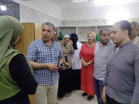 جولة ميدانية   لوكيل وزارة الصحة بمطروحللمرور على ”وحدة وادى الرمل والمعمل المشترك والقومسيون الطبى ” ويحيل المتغيبين الي التحقيق